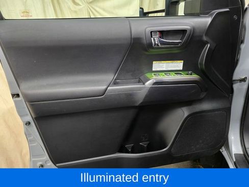 Used 2020 Toyota Tacoma TRD Off-Road image 12