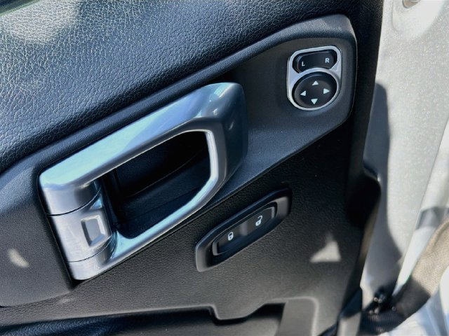 Used 2021 Jeep Gladiator Mojave w/ Cold Weather Group AWD/4WD image 18