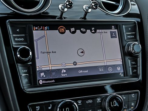 Used 2020 Bentley Bentayga AWD/4WD image 38