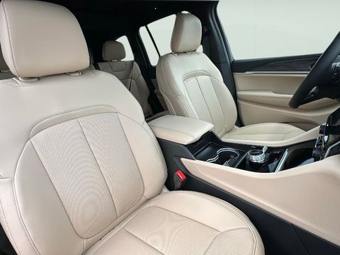 New 2025 Jeep Grand Cherokee Limited w/ Luxury Tech Group II AWD/4WD image 21