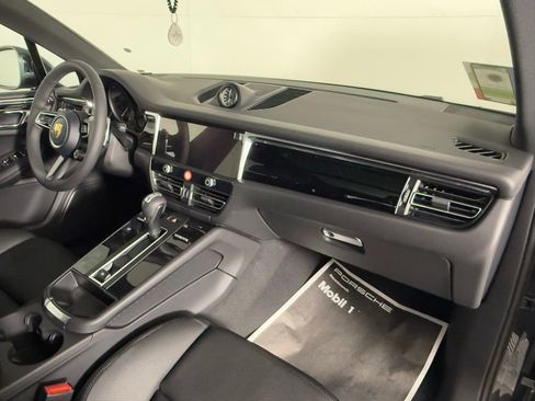 New 2026 Porsche Macan image 17