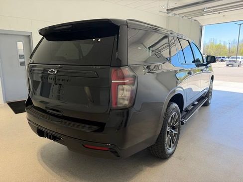 Certified 2023 Chevrolet Suburban Z71 w/ Luxury Package AWD/4WD image 7