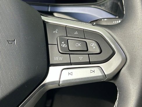 Used 2022 Volkswagen Taos SE w/ Panoramic Sunroof Package FWD image 25