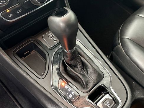 Used 2021 Jeep Cherokee Altitude image 15