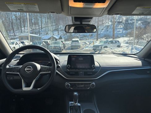 Used 2025 Nissan Altima 2.5 SV image 34
