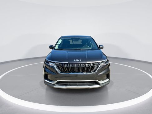 Used 2023 Kia Carnival LX image 3