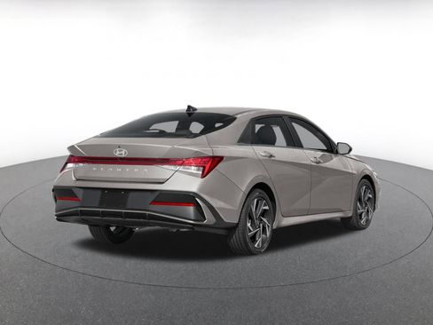 Used 2025 Hyundai Elantra SEL FWD image 2
