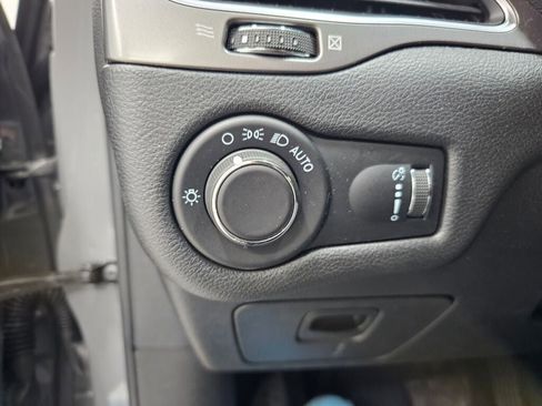 Used 2021 Jeep Cherokee Latitude image 17