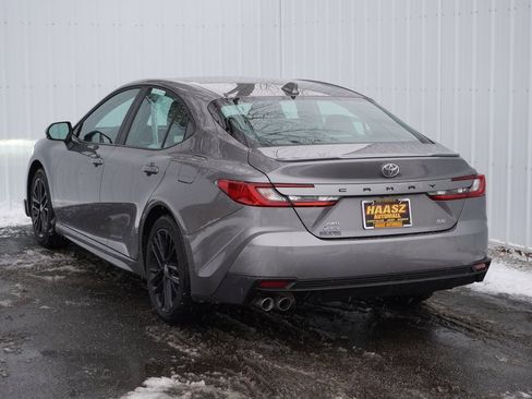 Used 2025 Toyota Camry SE image 4
