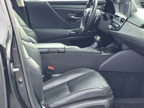 Used 2022 Lexus ES 300h w/ Luxury Package image 23