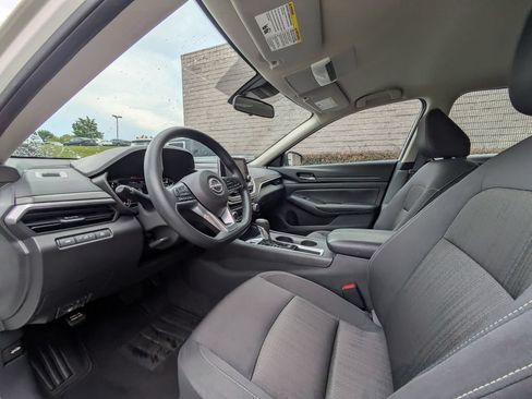 Used 2025 Nissan Altima 2.5 SV FWD image 15