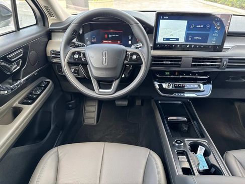 New 2026 Lincoln Corsair Premiere FWD image 25