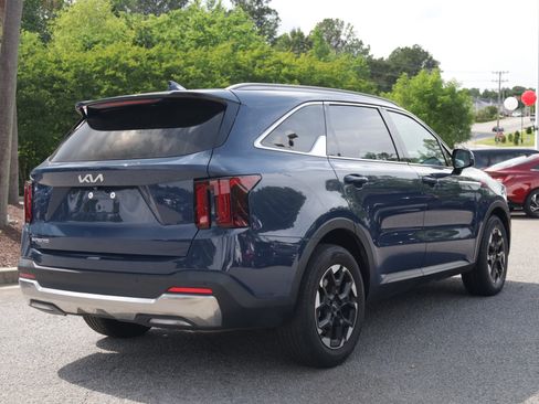 Used 2024 Kia Sorento S w/ Panoramic Sunroof Package FWD image 5