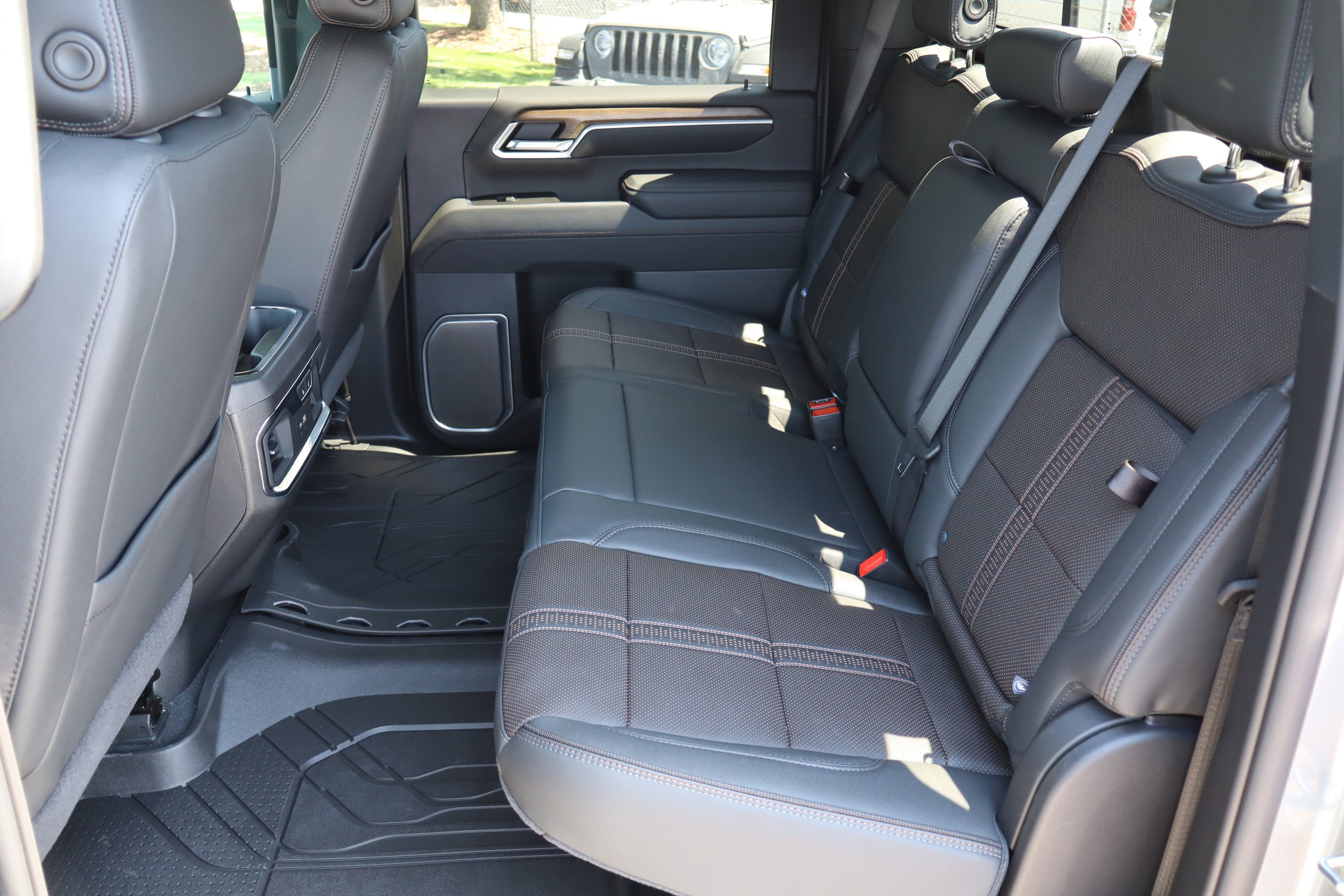 New 2026 Chevrolet Silverado 2500 High Country w/ High Country Premium Package AWD/4WD image 24