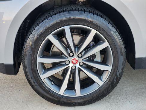 Used 2018 Jaguar F-PACE Prestige image 9