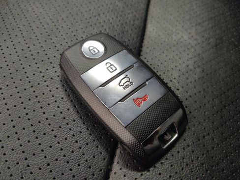 Used 2017 Kia Sorento EX image 32