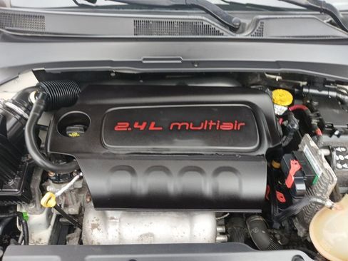 Used 2018 Jeep Compass Latitude w/ Cold Weather Group AWD/4WD image 25