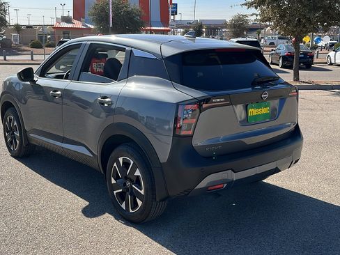 Used 2025 Nissan Kicks SV image 6