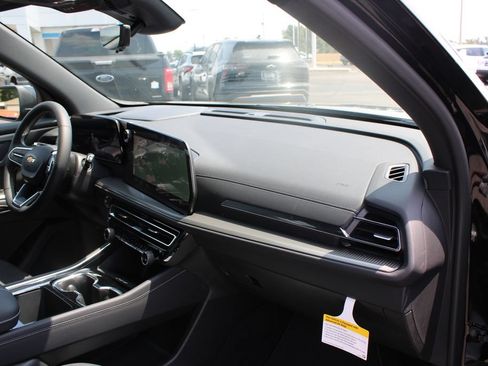 New 2027 Chevrolet Traverse LT w/ Driver Confidence Package FWD image 31