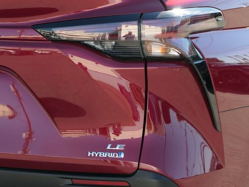 Used 2023 Toyota Sienna LE image 5