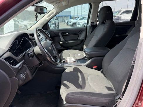 Used 2017 Chevrolet Traverse LT image 8
