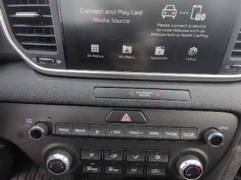 Used 2022 Kia Sportage LX image 11