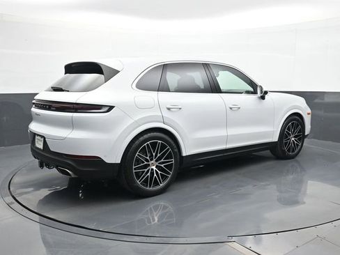 Certified 2025 Porsche Cayenne AWD/4WD image 21