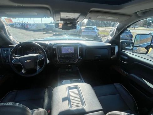 Used 2019 Chevrolet Silverado 2500 High Country w/ Duramax Plus Package image 11