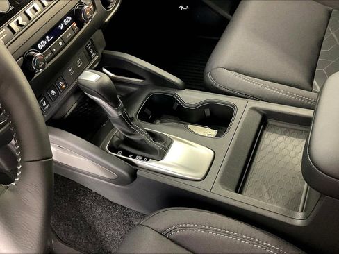 New 2025 Nissan Frontier SV w/ SV Convenience Package image 12