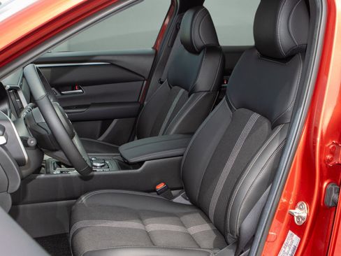 Certified 2025 MAZDA CX-50 AWD 2.5 S w/ Premium Package image 6