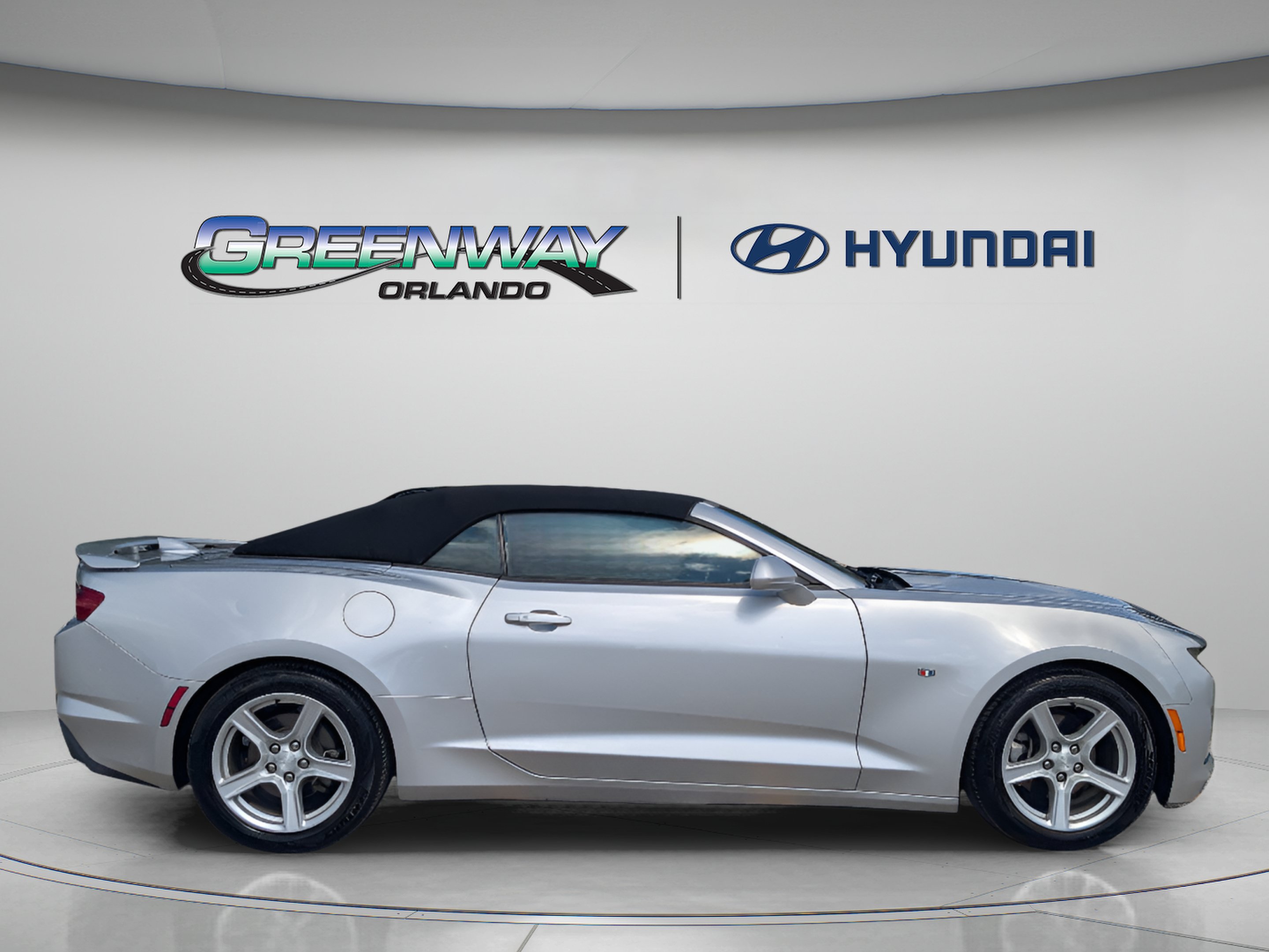 Used 2019 Chevrolet Camaro LT RWD image 9