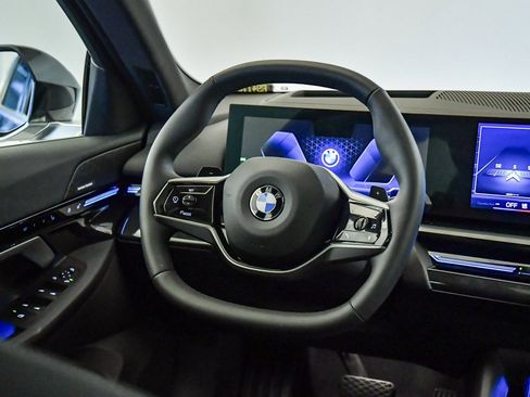 Used 2025 BMW 530i w/ Premium Package image 13