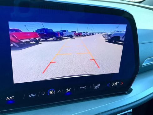 Used 2025 Chevrolet Traverse LT FWD image 26