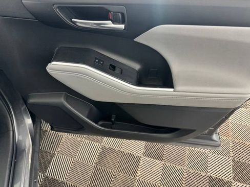 Used 2020 Toyota Highlander XLE w/ Protection Package #3 AWD/4WD image 22