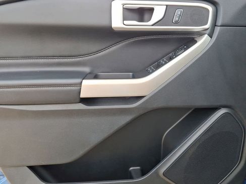 Used 2022 Ford Explorer XLT w/ Equipment Group 202A image 16