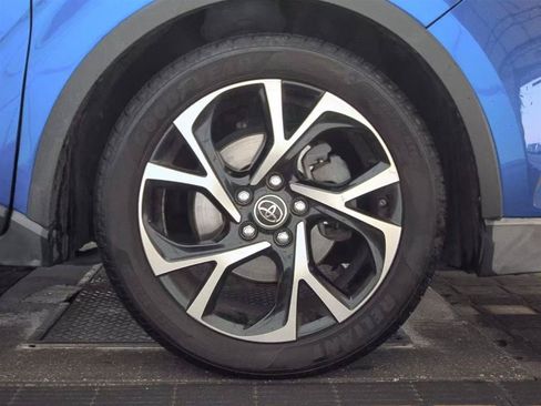 Used 2019 Toyota C-HR XLE FWD image 10