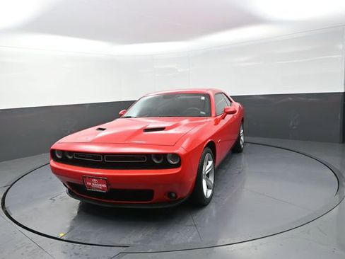 Used 2016 Dodge Challenger R/T RWD image 41