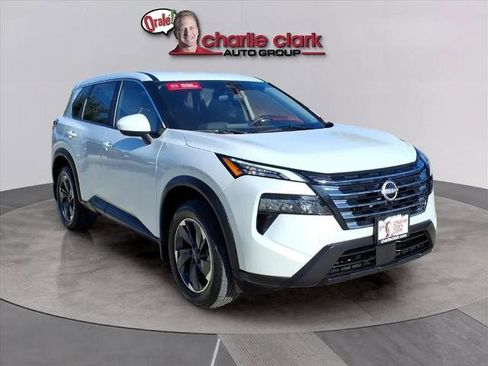 Certified 2024 Nissan Rogue SV image 7