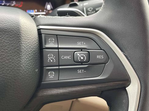 Used 2023 Jeep Grand Cherokee Limited AWD/4WD image 20