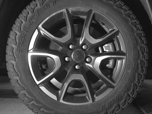 Used 2025 Jeep Compass Trailhawk image 13