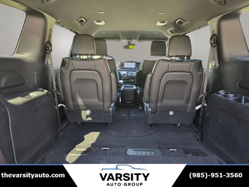 Used 2025 Chrysler Pacifica Select image 20