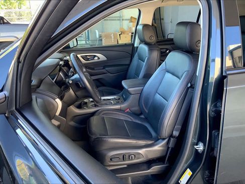 Used 2021 Chevrolet Traverse RS image 8