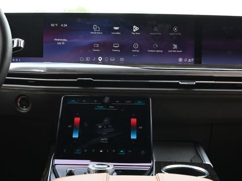 Certified 2025 Cadillac Escalade Premium Luxury AWD/4WD image 12