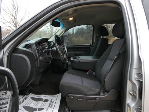 Used 2011 Chevrolet Silverado 2500 LT w/ Interior Plus Package AWD/4WD image 9
