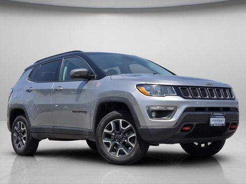 Used 2019 Jeep Compass Trailhawk AWD/4WD image 3