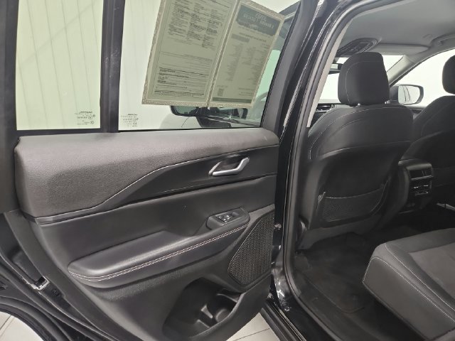 Used 2024 Jeep Grand Cherokee Laredo RWD image 18