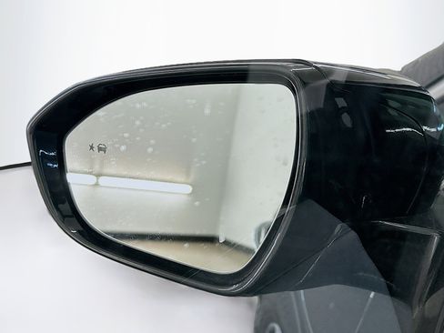 Used 2018 Chevrolet Bolt Premier w/ Driver Confidence II Package image 16