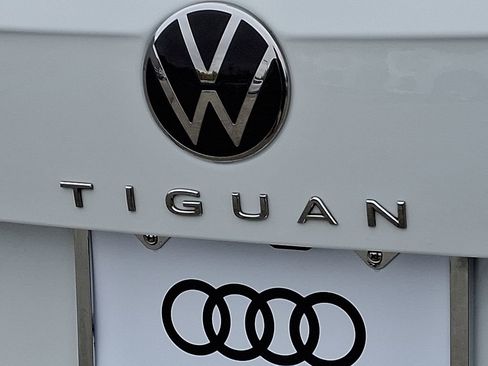 Used 2024 Volkswagen Tiguan Wolfsburg Edition image 32