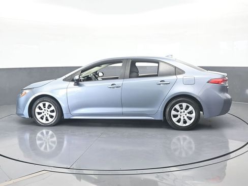 Used 2021 Toyota Corolla LE image 3