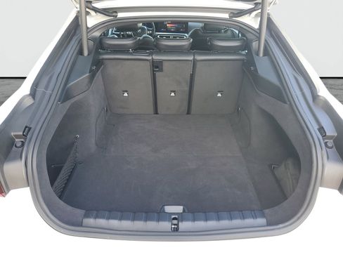 Used 2024 BMW i4 eDrive40 image 9